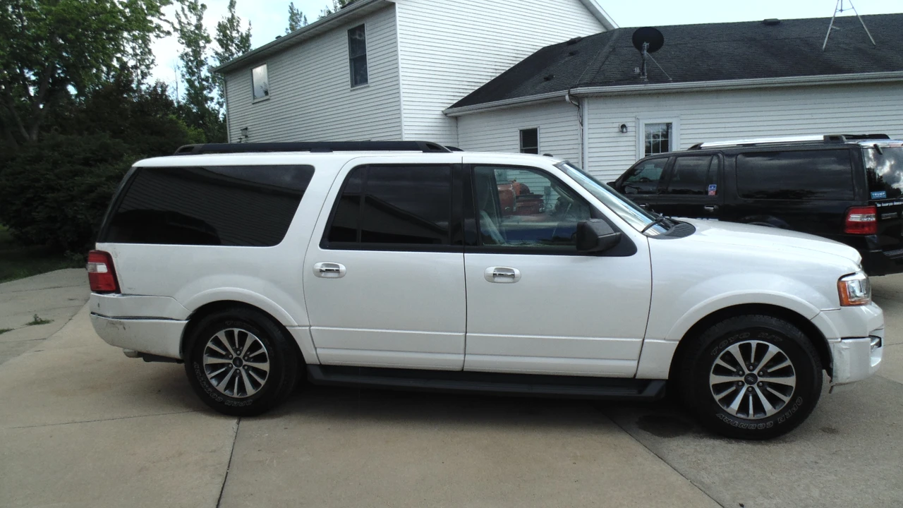2016 Ford Expedition 3rd Gen - Image 18 of 19