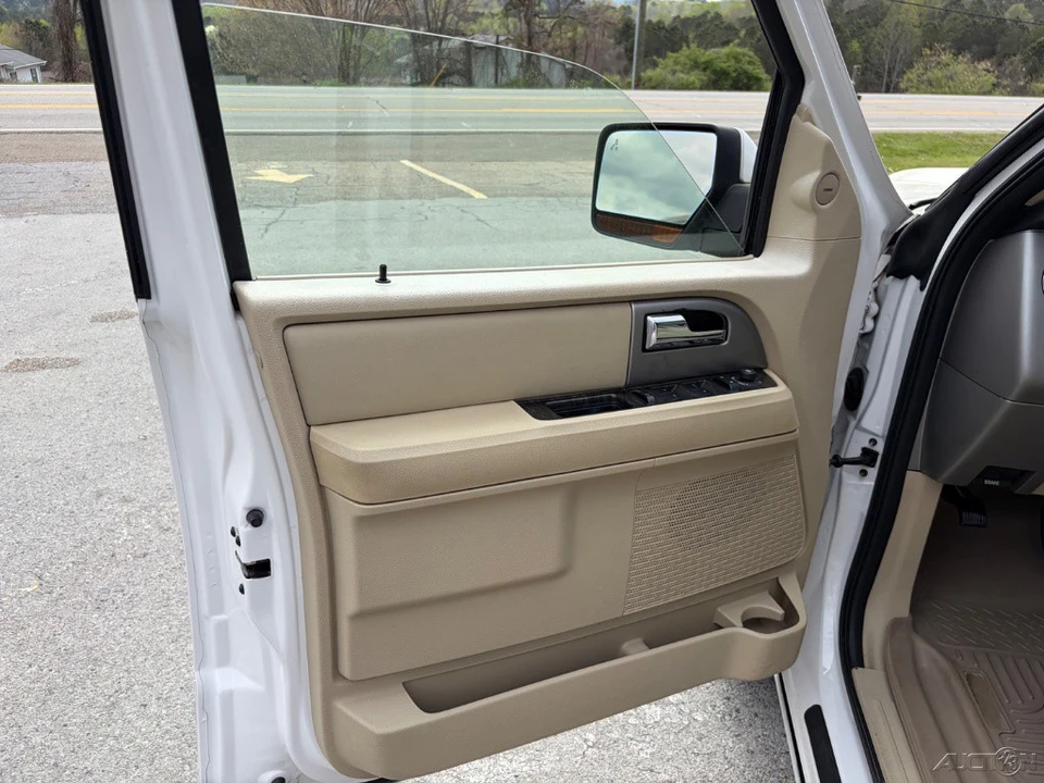 2016 Ford Expedition 3rd Gen - Image 9 of 12