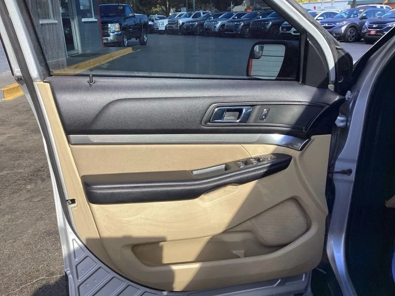 2016 Ford Explorer - Image 9 of 12