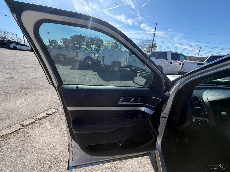 2016 Ford Explorer 5th Gen - Image 9 of 12