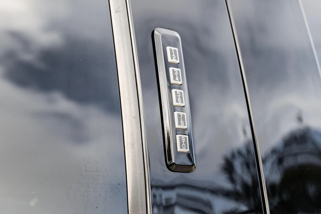 2016 Ford F-150 Raptor 13th Gen - Image 21 of 31