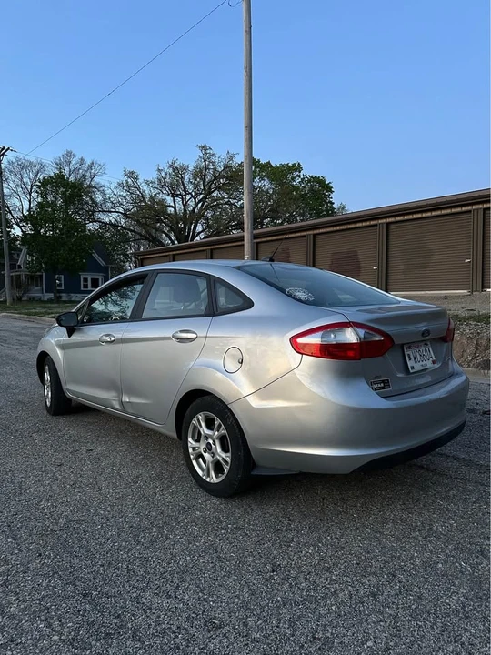 2016 Ford Fiesta - Image 2 of 11