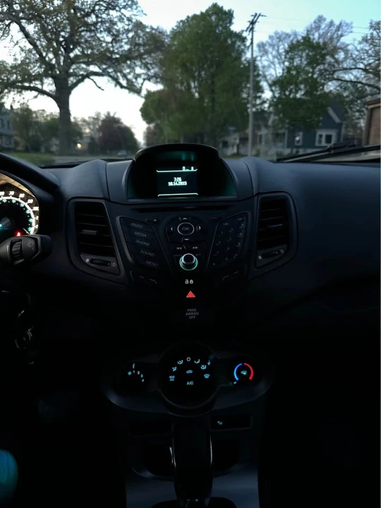 2016 Ford Fiesta - Image 9 of 11