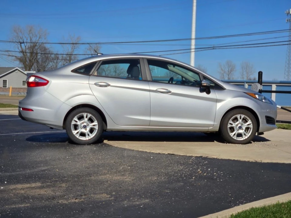 2016 Ford Fiesta - Image 8 of 12