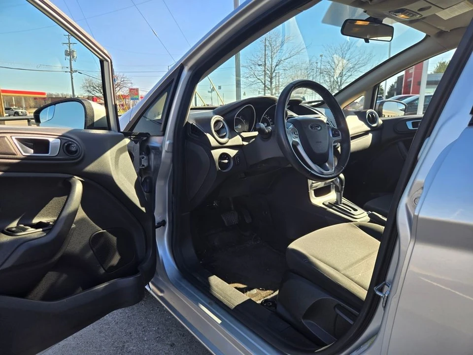 2016 Ford Fiesta - Image 9 of 12