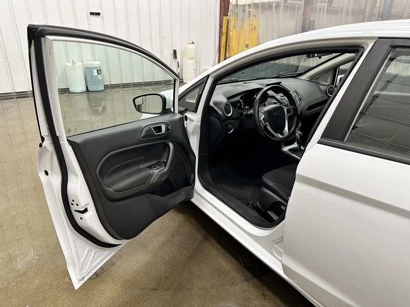 2016 Ford Fiesta - Image 7 of 12