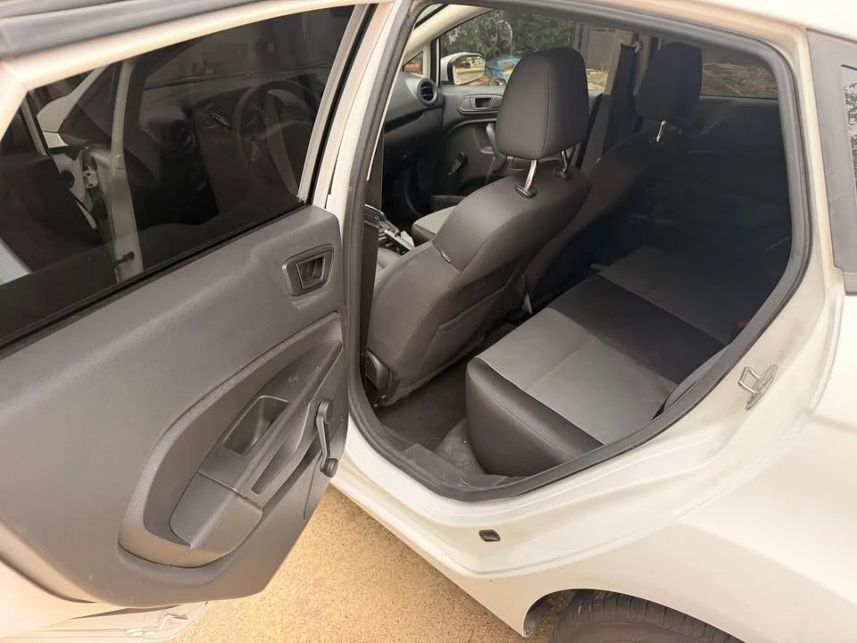 2016 Ford Fiesta - Image 8 of 12