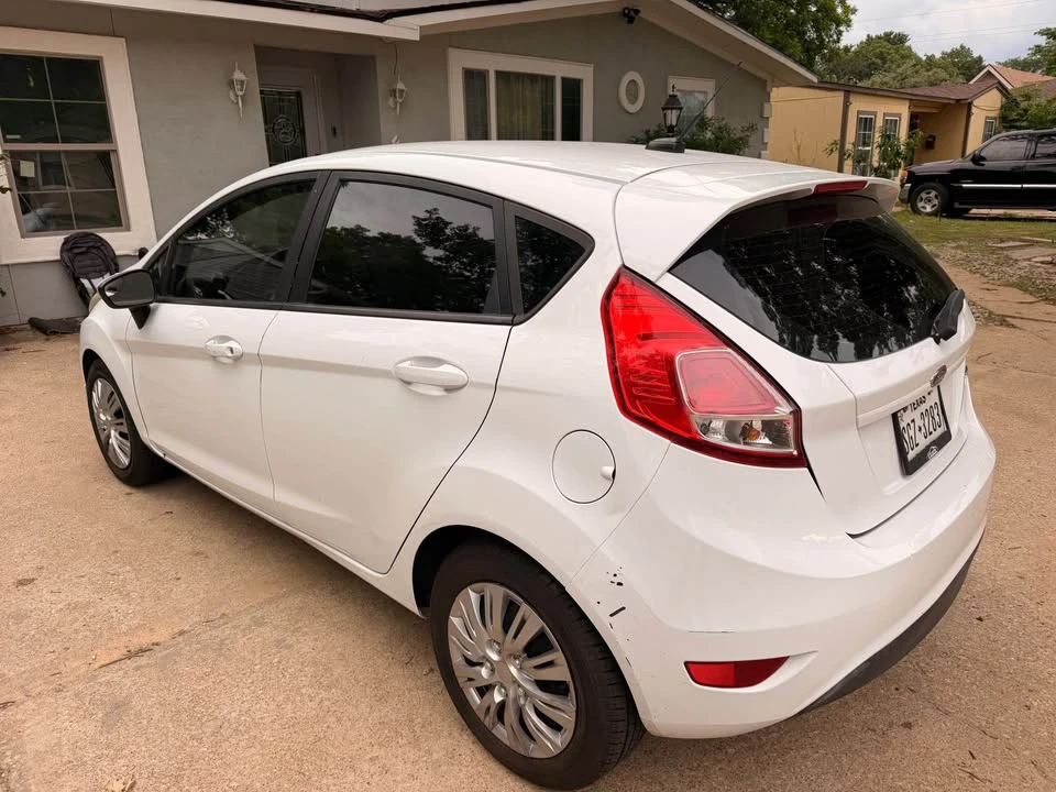 2016 Ford Fiesta - Image 2 of 12