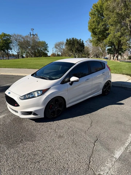 2016 Ford Fiesta - Image 2 of 10