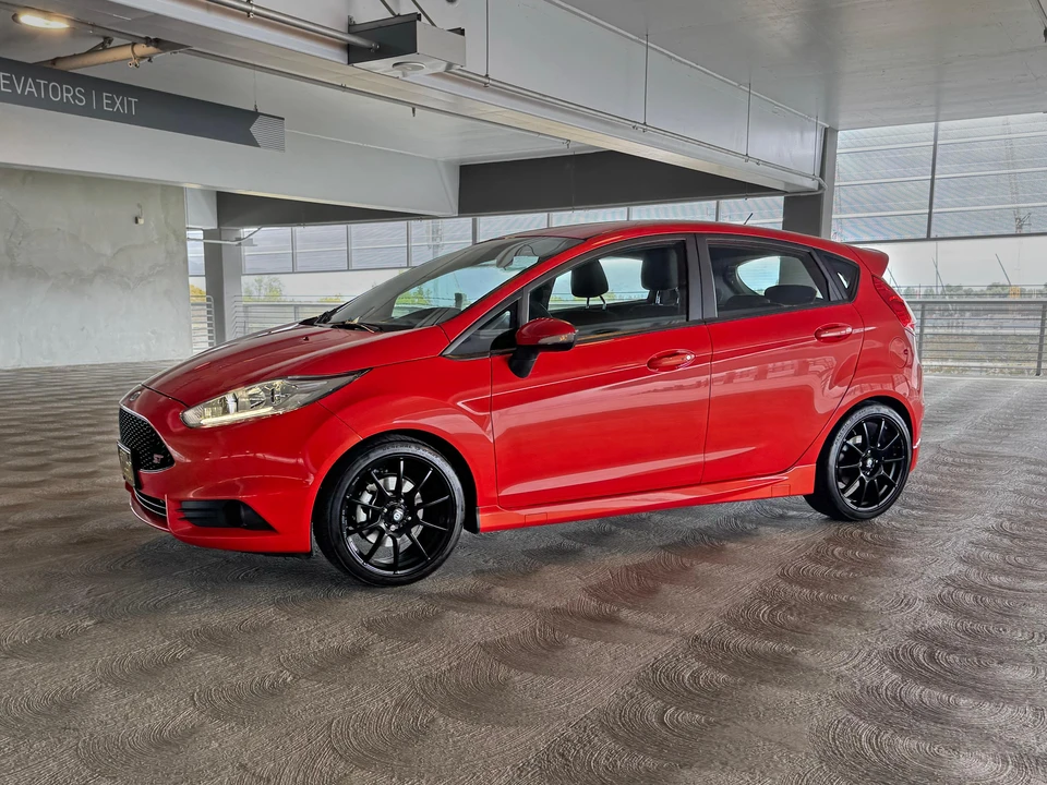 2016 Ford Fiesta - Image 14 of 31