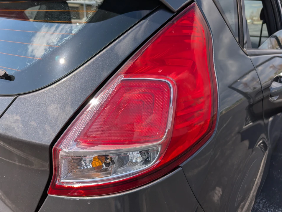 2016 Ford Fiesta - Image 14 of 31