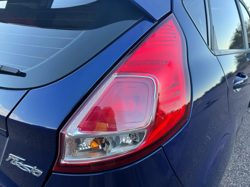 2016 Ford Fiesta - Image 19 of 31
