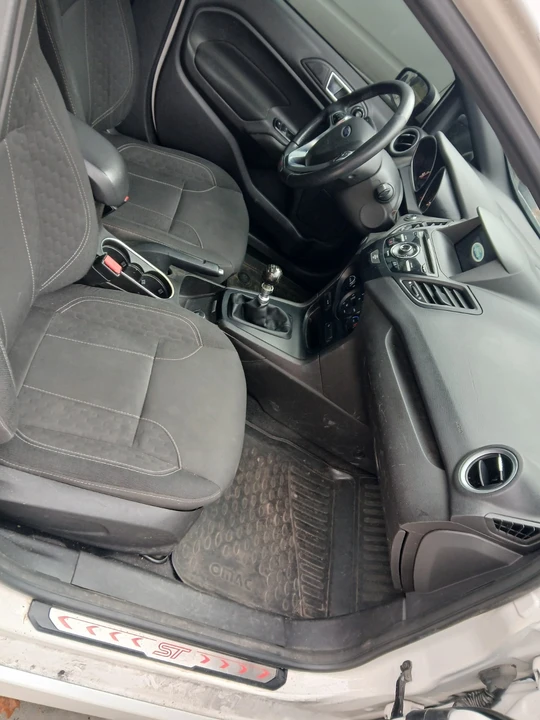 2016 Ford Fiesta - Image 6 of 15