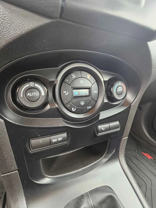2016 Ford Fiesta - Image 17 of 20