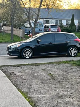 2016 Ford Focus SE Hatchback 4D