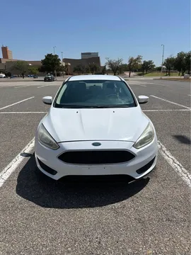 2016 Ford Focus SE Hatchback 4D