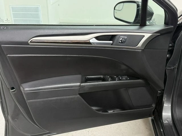 2016 Ford Fusion 2nd Gen - Image 19 of 31