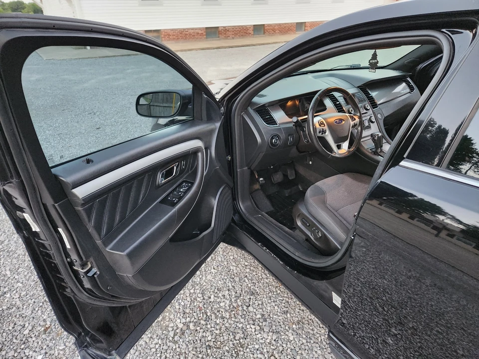 2016 Ford Taurus 6th Gen - Image 27 of 30