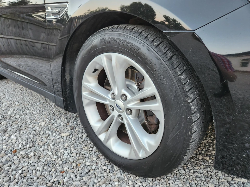 2016 Ford Taurus 6th Gen - Image 5 of 30