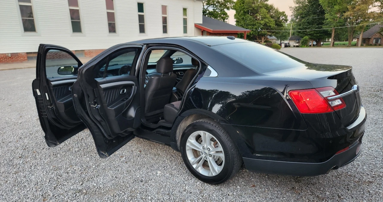 2016 Ford Taurus 6th Gen - Image 11 of 30