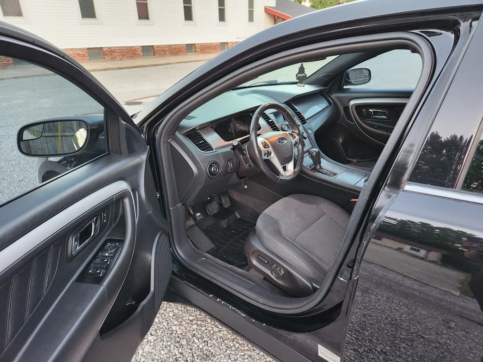 2016 Ford Taurus 6th Gen - Image 13 of 30