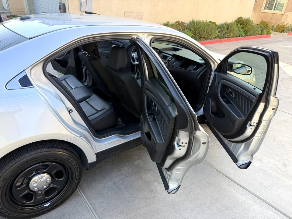 2016 Ford Taurus 6th Gen - Image 16 of 31