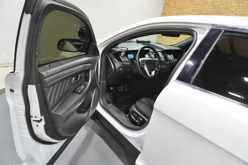 2016 Ford Taurus 6th Gen - Image 20 of 31