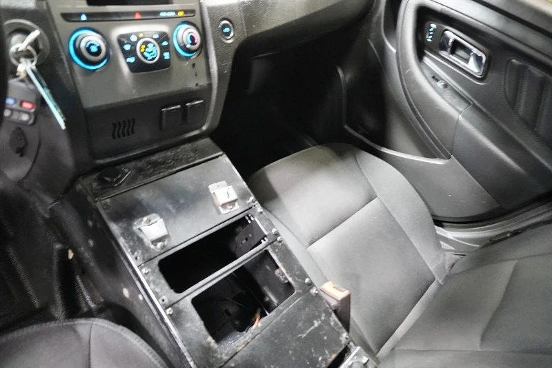 2016 Ford Taurus 6th Gen - Image 28 of 31