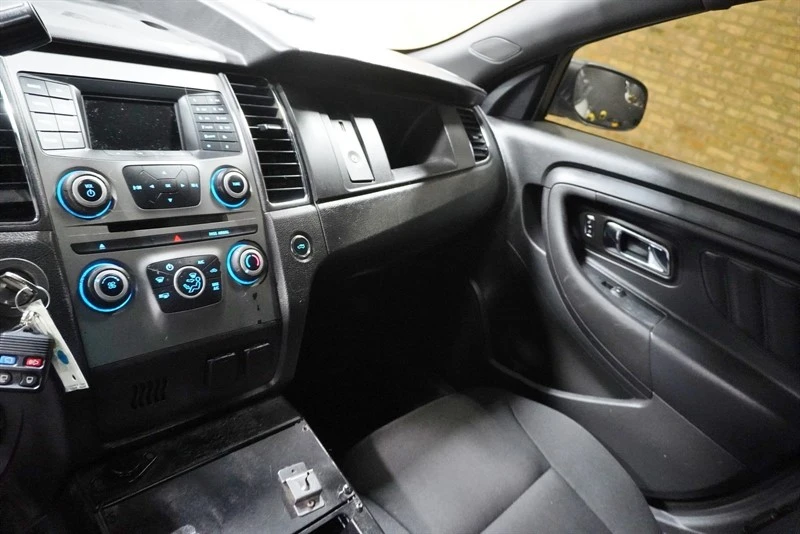 2016 Ford Taurus 6th Gen - Image 30 of 31