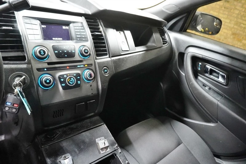 2016 Ford Taurus 6th Gen - Image 27 of 31