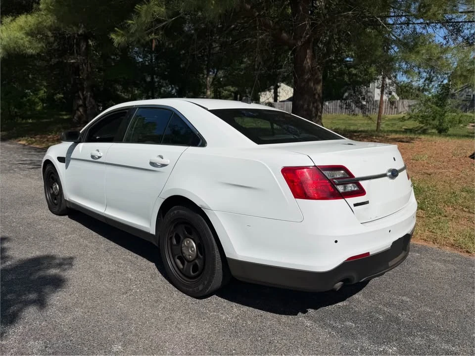 2016 Ford Taurus 6th Gen - Image 4 of 15