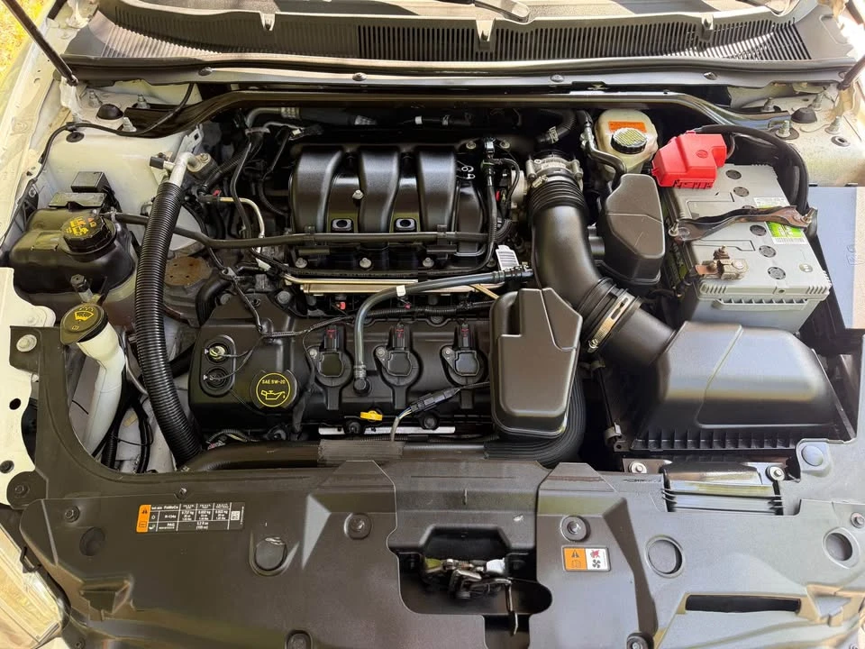 2016 Ford Taurus 6th Gen - Image 10 of 15