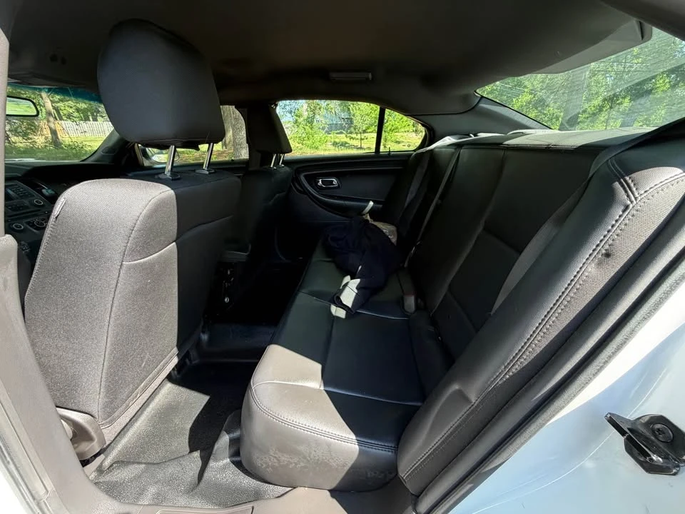2016 Ford Taurus 6th Gen - Image 9 of 15