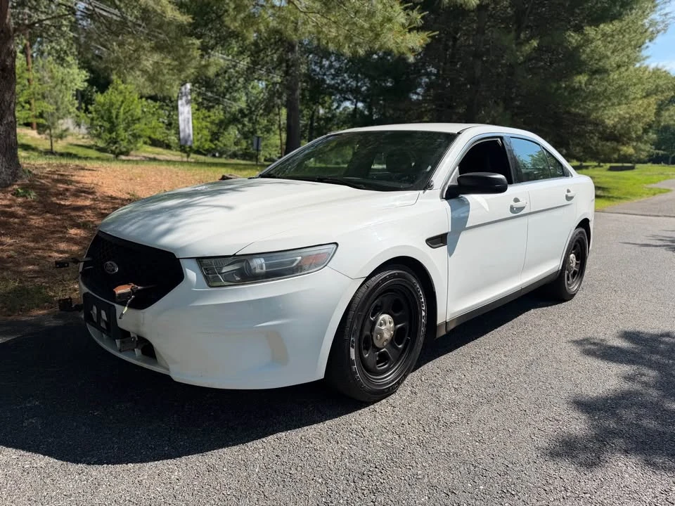 2016 Ford Taurus 6th Gen - Image 2 of 15