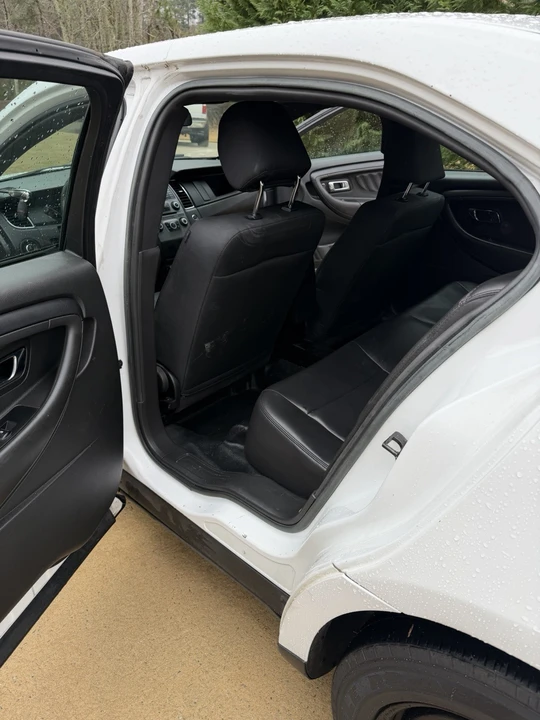 2016 Ford Taurus 6th Gen - Image 9 of 12