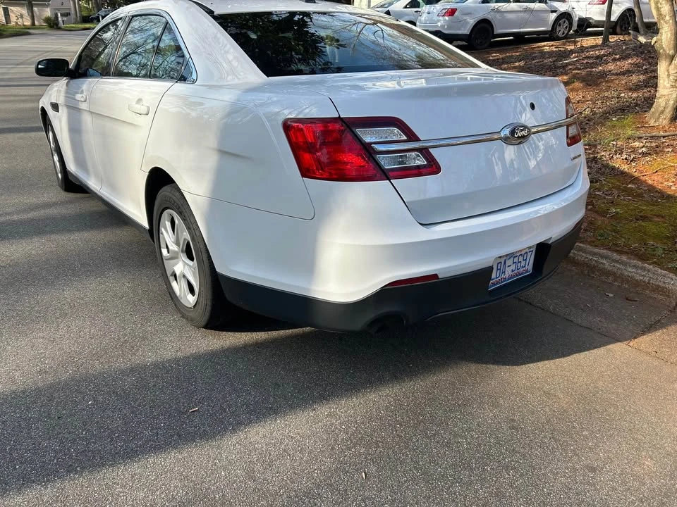 2016 Ford Taurus 6th Gen - Image 6 of 15