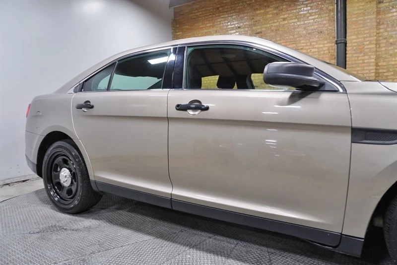 2016 Ford Taurus 6th Gen - Image 9 of 12
