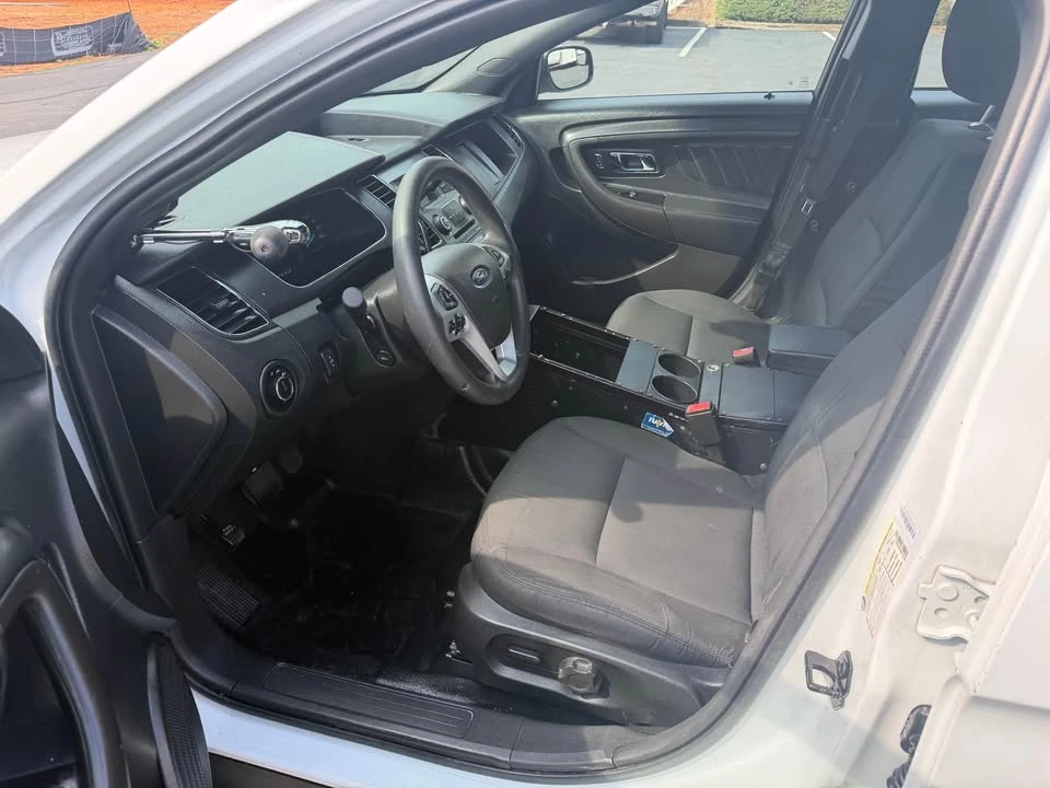 2016 Ford Taurus 6th Gen - Image 10 of 13