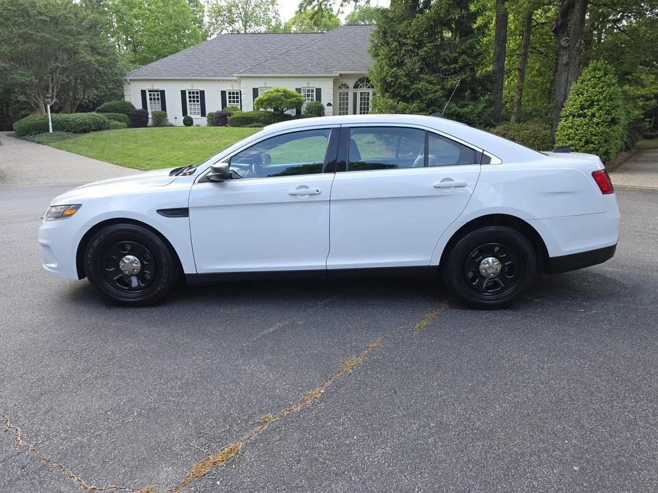 2016 Ford Taurus 6th Gen - Image 9 of 31