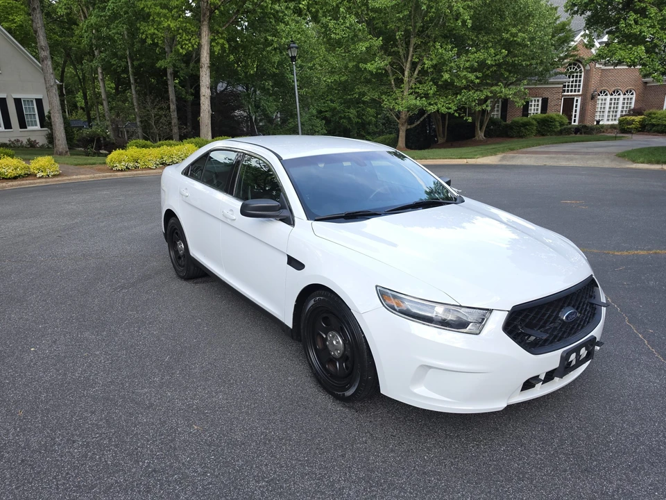2016 Ford Taurus 6th Gen - Image 24 of 31