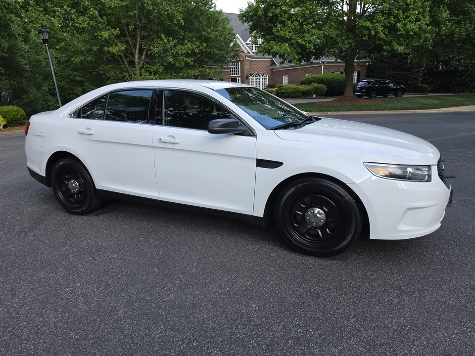 2016 Ford Taurus 6th Gen - Image 21 of 31