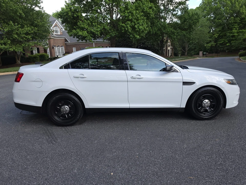 2016 Ford Taurus 6th Gen - Image 20 of 31