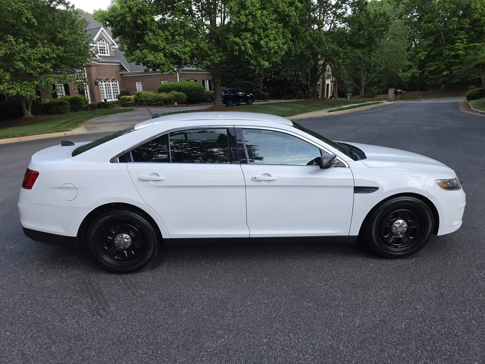2016 Ford Taurus 6th Gen - Image 19 of 31