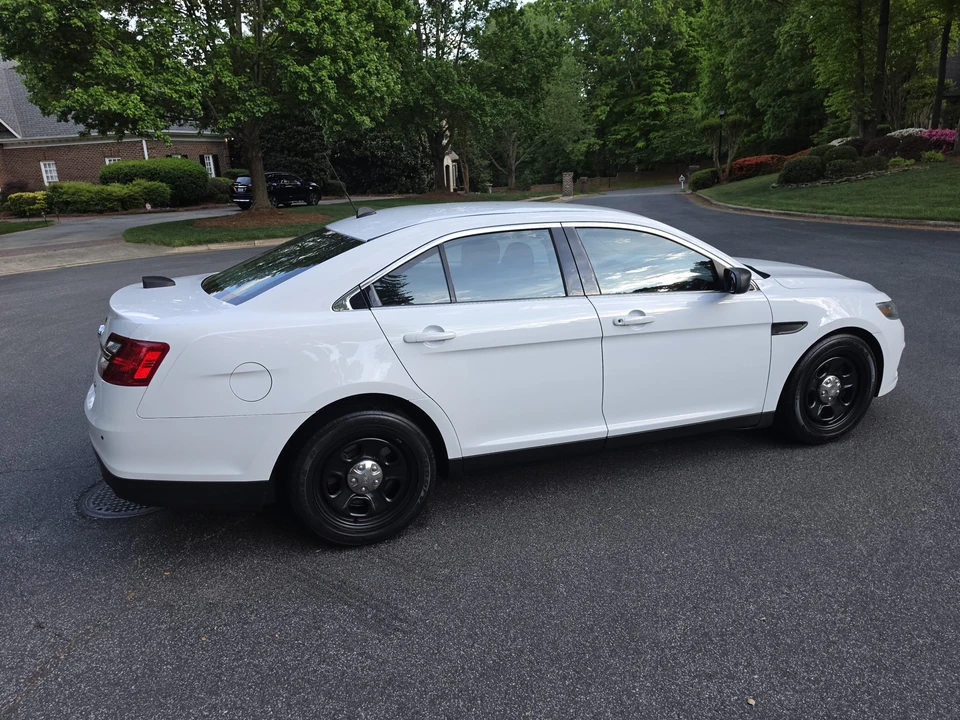 2016 Ford Taurus 6th Gen - Image 17 of 31