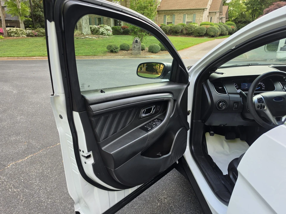 2016 Ford Taurus 6th Gen - Image 28 of 31