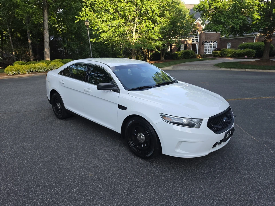 2016 Ford Taurus 6th Gen - Image 26 of 31