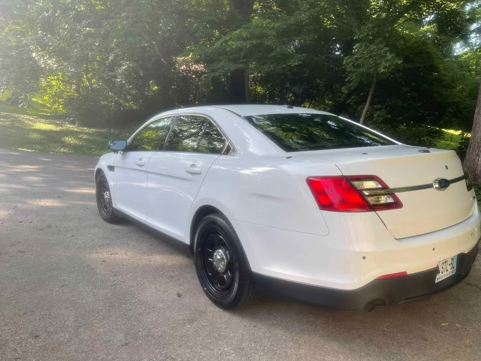 2016 Ford Taurus 6th Gen - Image 5 of 16