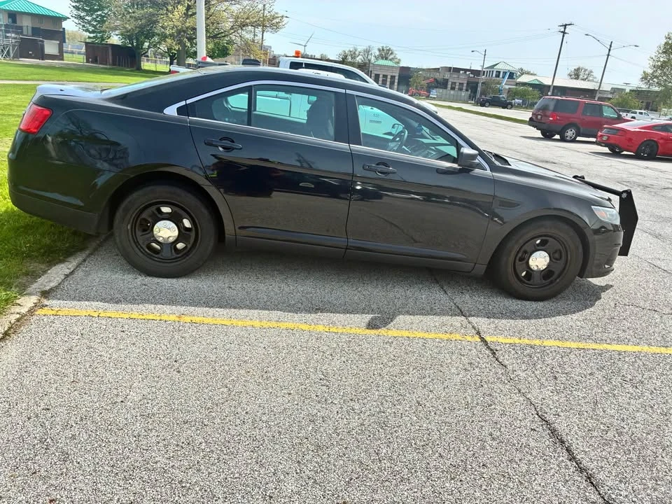 2016 Ford Taurus 6th Gen - Image 2 of 10