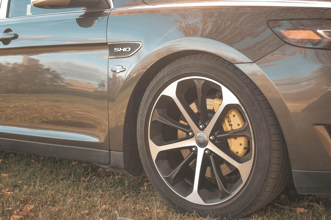 2016 Ford Taurus SHO 6th Gen - Image 25 of 31