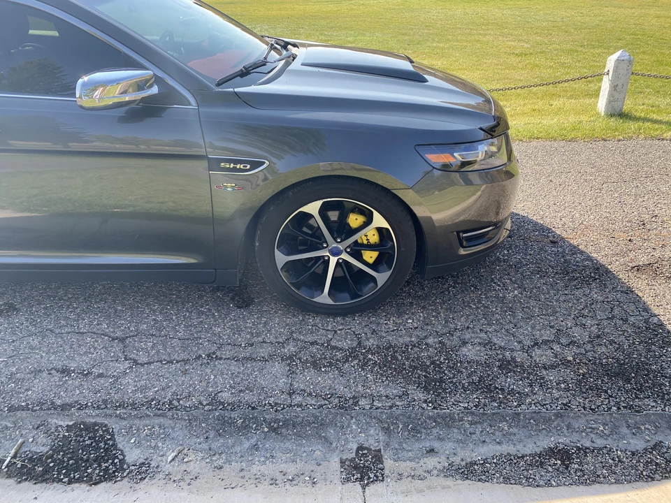 2016 Ford Taurus SHO 6th Gen - Image 16 of 31